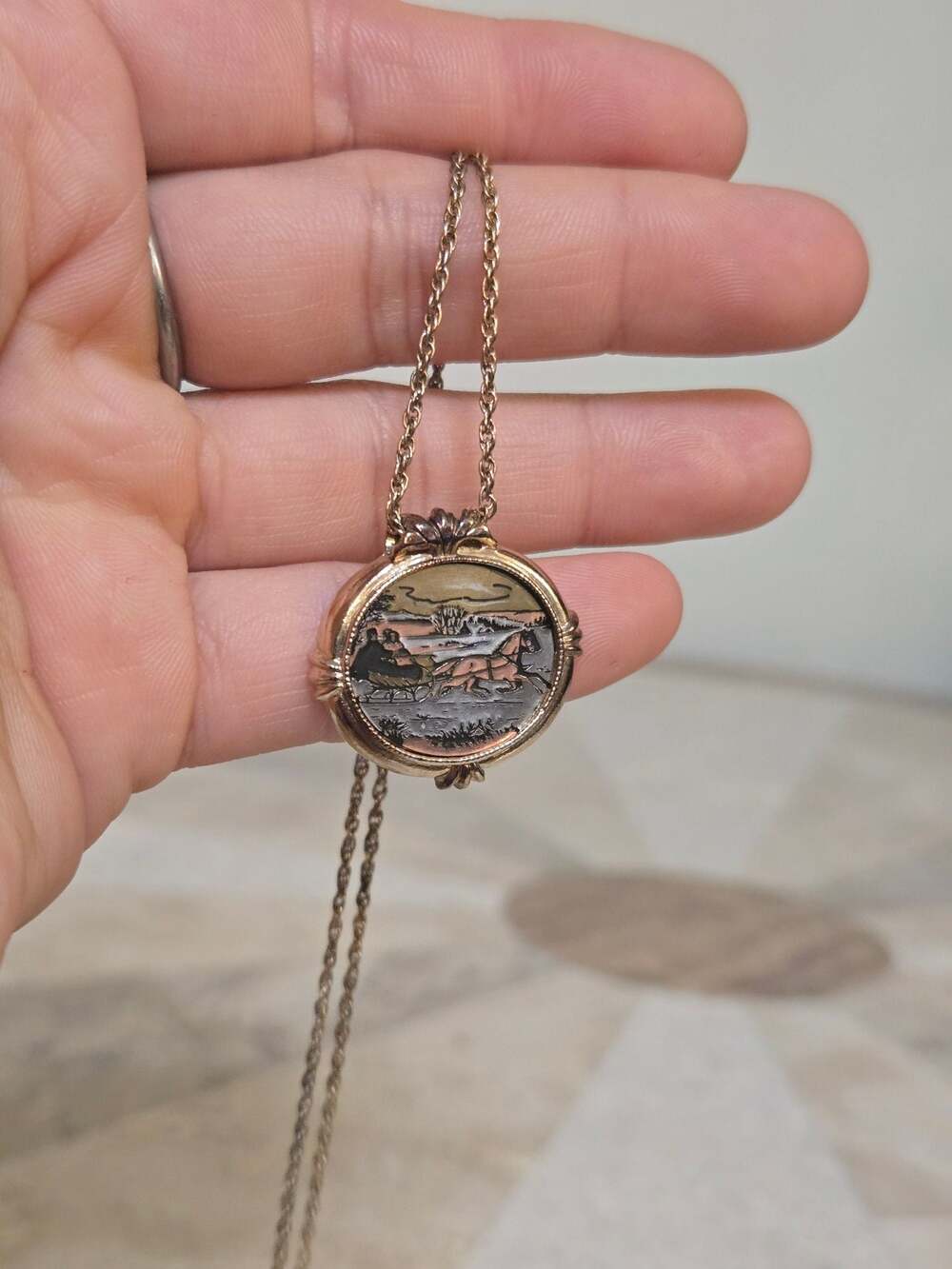 Vintage Avon 1982 Country Christmas Sleigh Ride Damascene Pendant Necklace